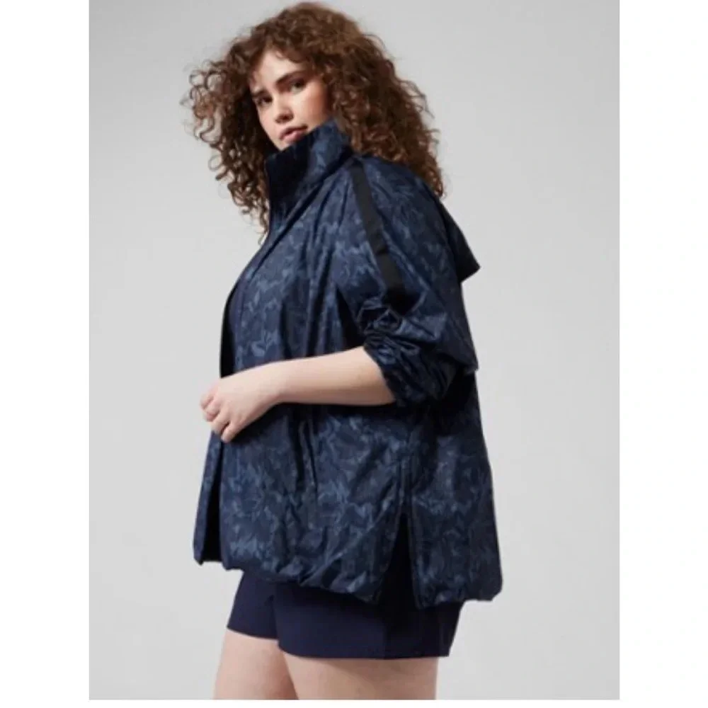Athleta Women's Size Large Sightseer Lace Pattern Jacket NWT Blue 2-Way Stretch